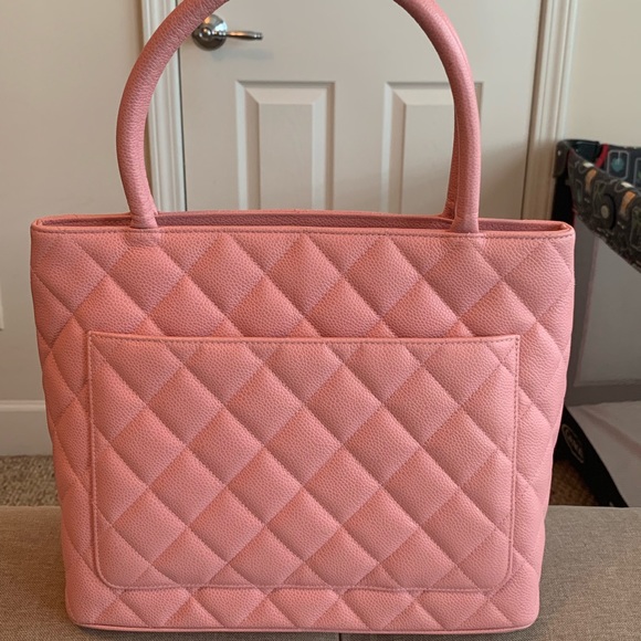 AUTHENTIC CHANEL Quilted Caviar Medallion Tote - Picture 4 of 8